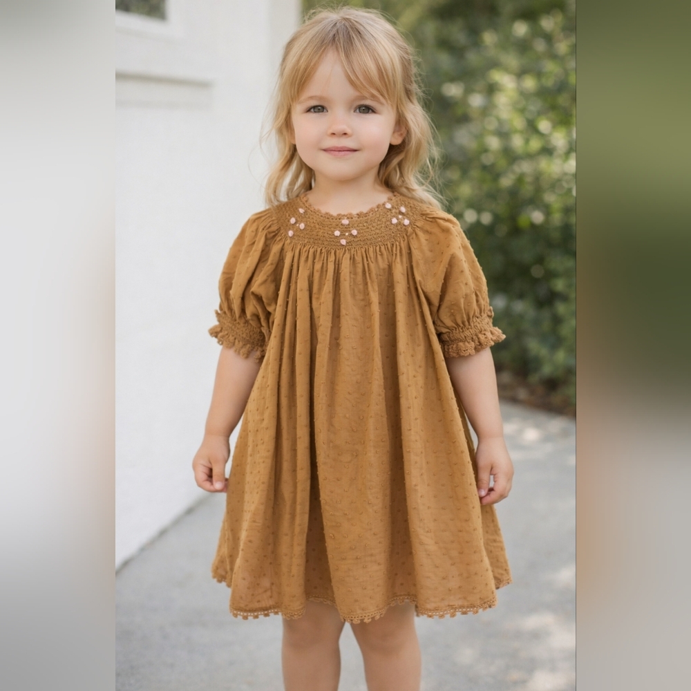 Girls' Like new 4t Smocked Puff Sleeve Dress in Caramel